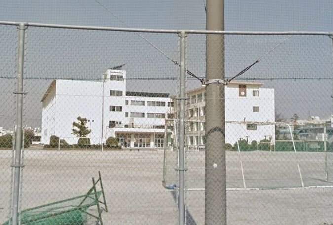岩崎中学校外観画像