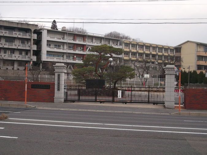 多治見西高等学校附属中学校外観画像