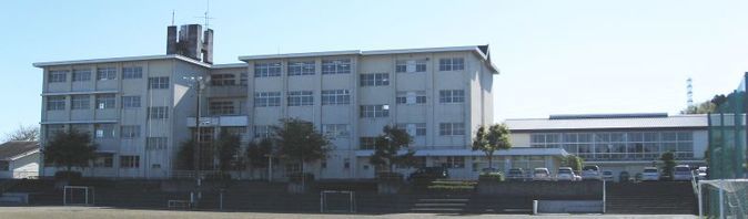 青島北中学校外観画像