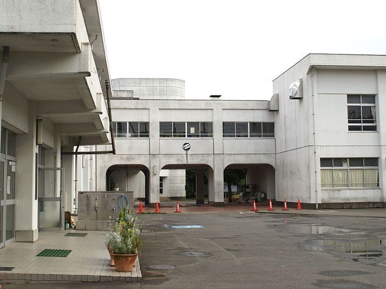 荏田高等学校画像
