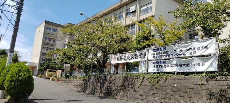 金井高等学校画像