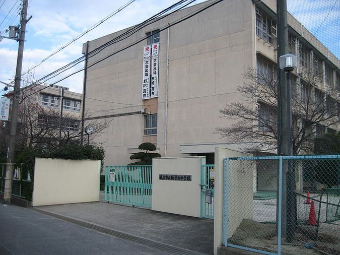 楠葉西中学校外観画像