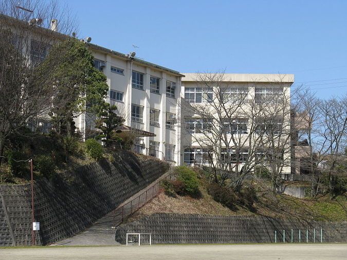 千早赤阪村立中学校外観画像