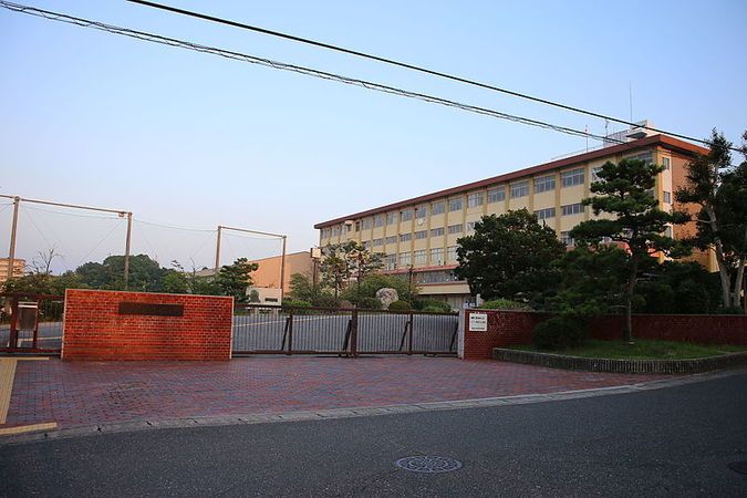 鳴海高等学校外観画像