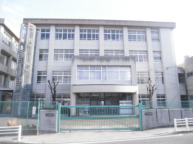 八多中学校外観画像