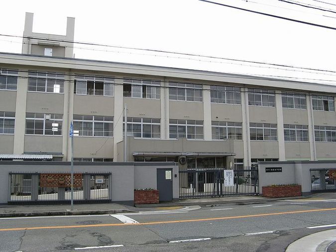 飾磨西中学校外観画像