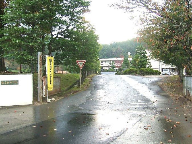 日高東中学校外観画像