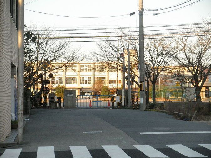 三木中学校外観画像