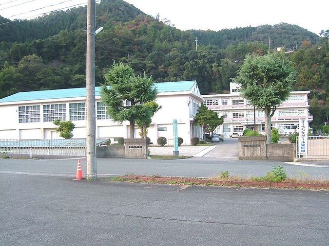 大屋中学校外観画像