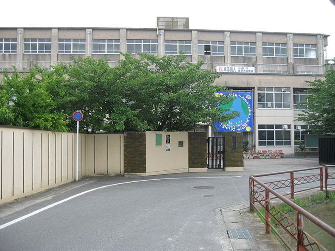 向島東中学校外観画像