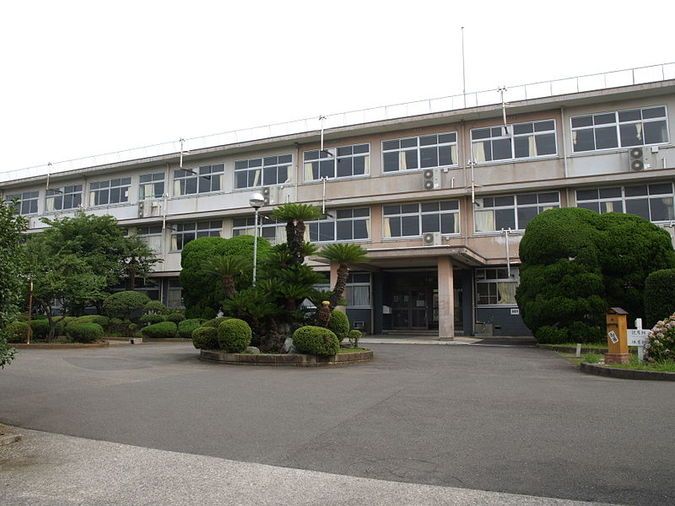 横須賀高等学校外観画像