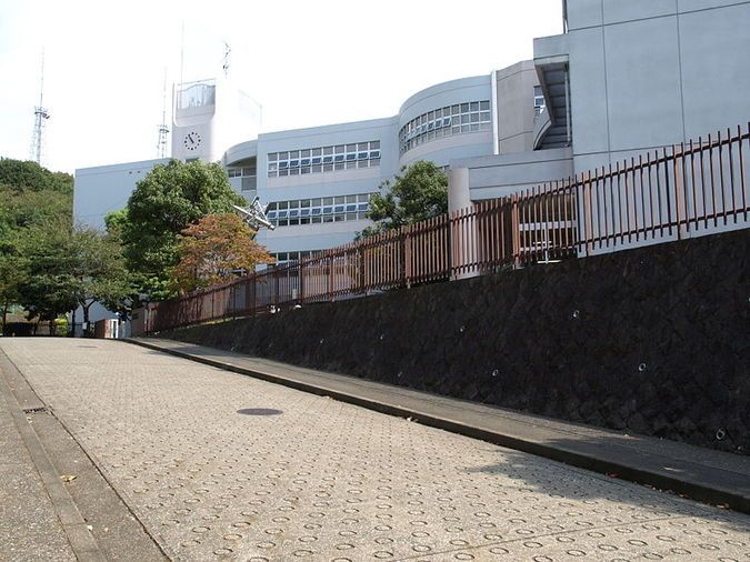 横浜国際高等学校外観画像
