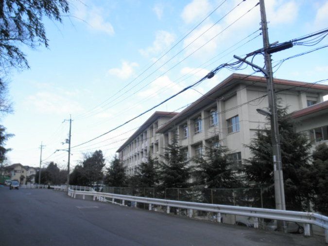 平城中学校外観画像