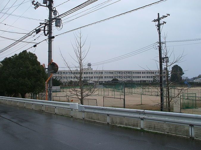 八本松中学校外観画像