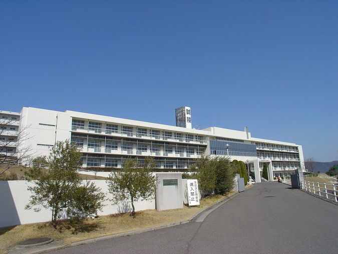 香川誠陵中学校外観画像