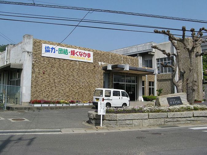 本島中学校外観画像