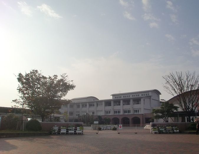 舞鶴中学校外観画像