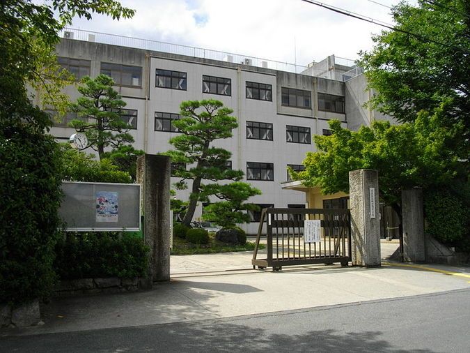 桃山高等学校外観画像