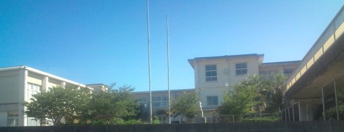 石田中学校外観画像