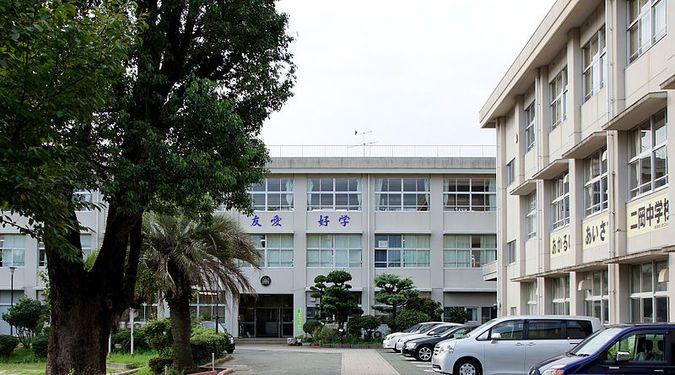 二岡中学校外観画像