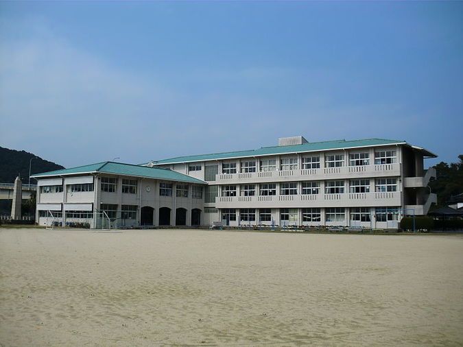 御所浦中学校外観画像