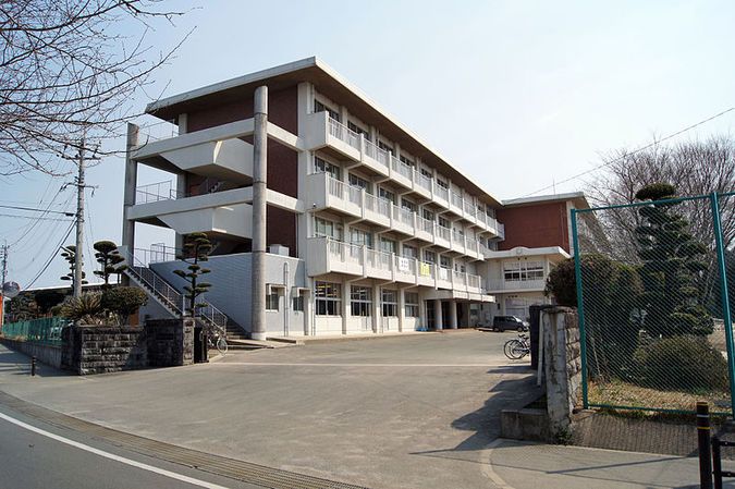 西合志南中学校外観画像