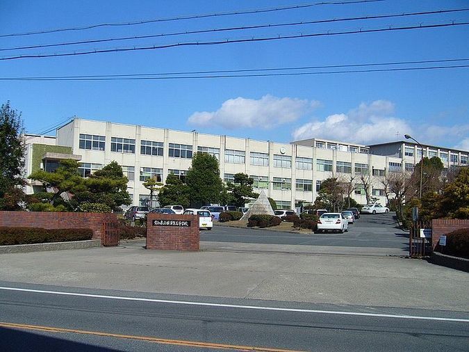 横須賀高等学校外観画像