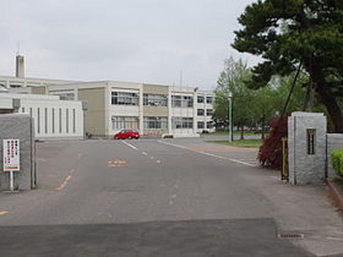 【閉校】青森戸山高等学校外観画像