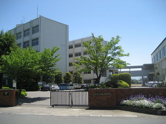 上尾鷹の台高等学校外観画像