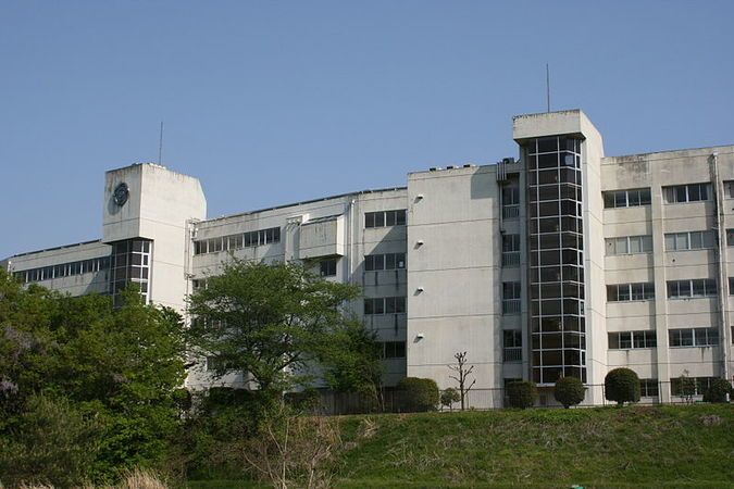 鳩山高等学校外観画像