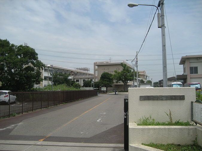 吉川美南高等学校外観画像