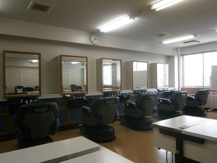 青森県ヘアアーチスト専門学校画像