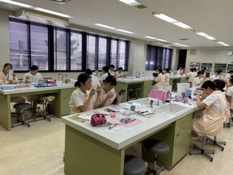 秋田県歯科医療専門学校画像