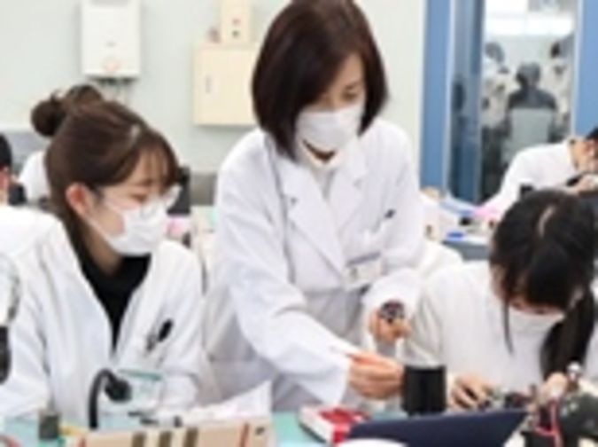 埼玉歯科技工士専門学校