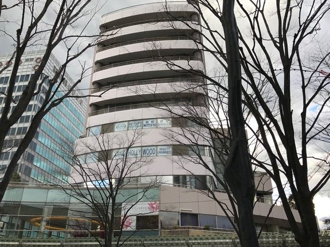 ハリウッド美容専門学校