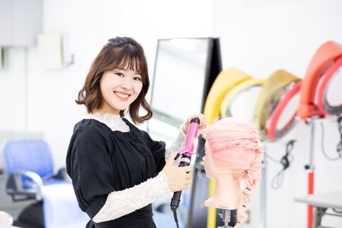 タカラ美容専門学校