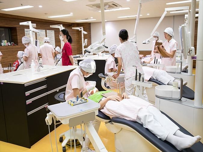 新宿医療専門学校