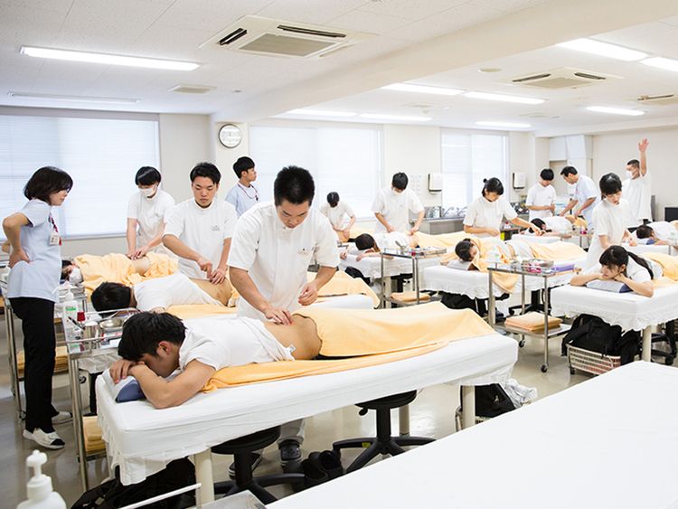 新宿医療専門学校画像