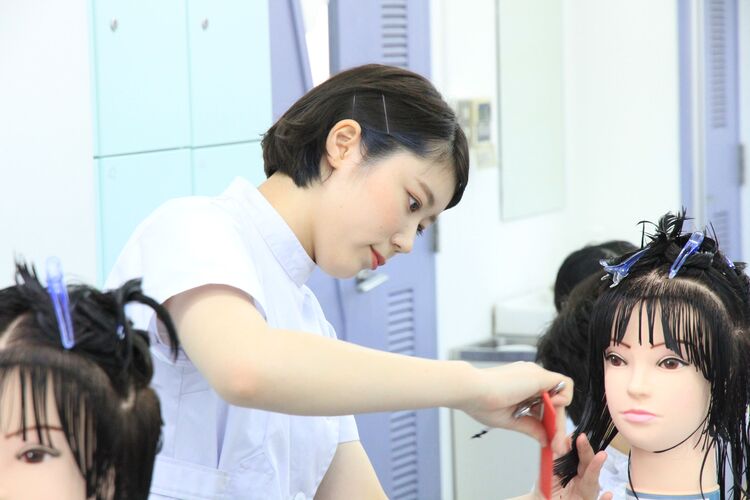 日本美容専門学校画像