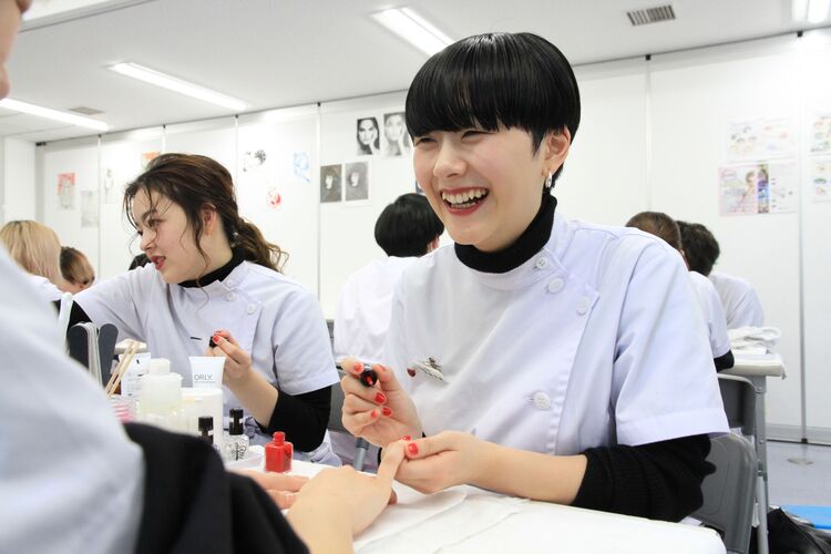 日本美容専門学校画像