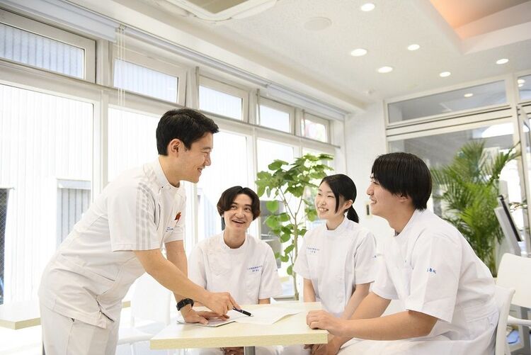 日本健康医療専門学校画像