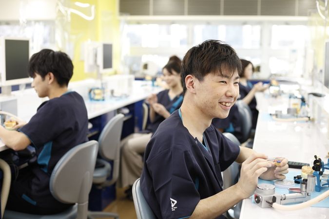 新東京歯科技工士学校