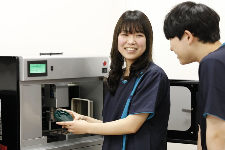 新東京歯科技工士学校画像