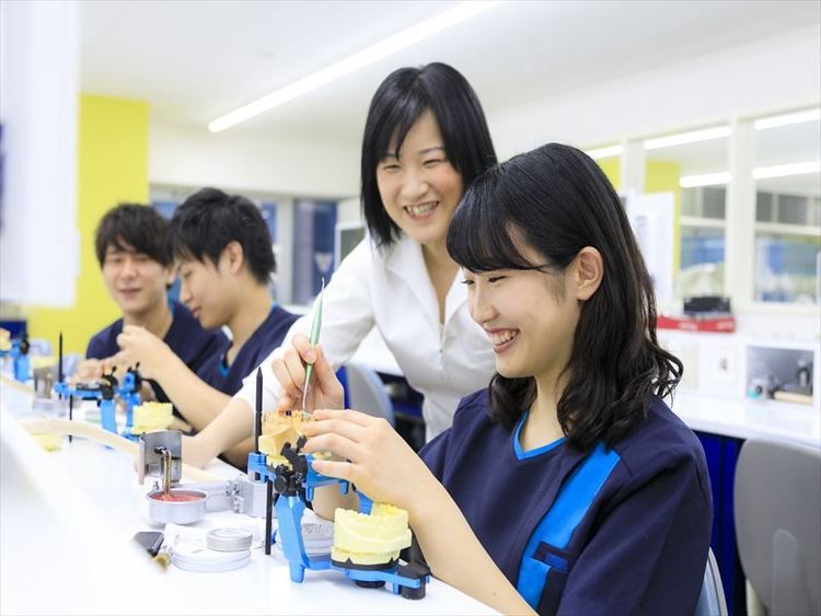 新東京歯科技工士学校画像