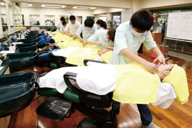 窪田理容美容専門学校