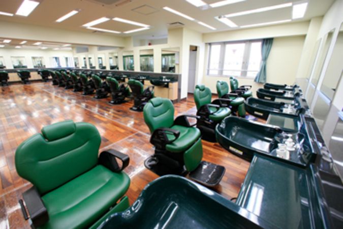 窪田理容美容専門学校