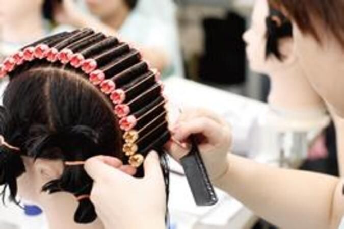 窪田理容美容専門学校