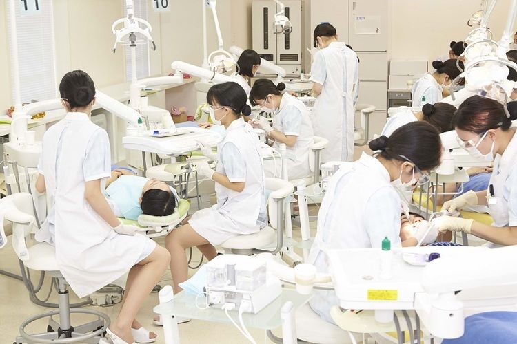 太陽歯科衛生士専門学校画像