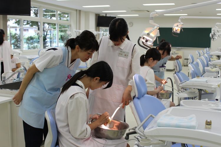 東京西の森歯科衛生士専門学校画像