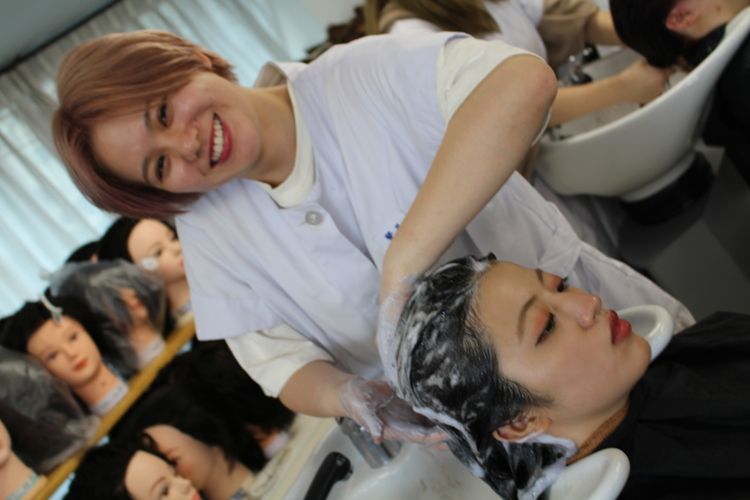 岐阜美容専門学校画像